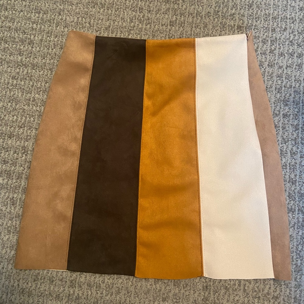 Color block, suede skirt